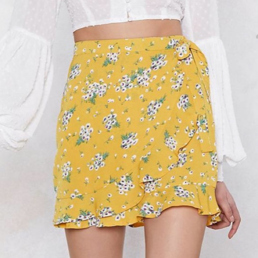 Nasty Gal yellow floral mini skirt - Picture 1 of 7